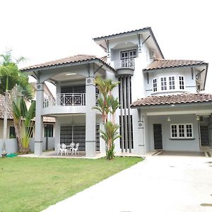 Bungalow Home Venice Of Perak Manjung 卢穆特 Exterior photo