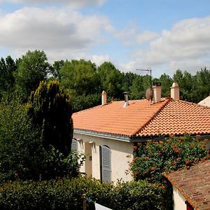 Maison D'Hotes Le Lavoir Fontaines  Exterior photo