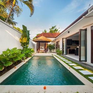 Clover Villa Sanur Exterior photo