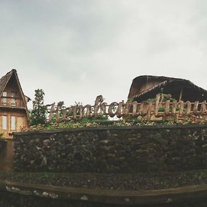 马格朗 Balkondes Kembanglimus酒店 Exterior photo