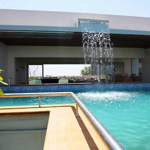 Casino Villa Spaciouly Luxurious 6Bhk With Waterfall Infinity Pool By Shiloh Stay 伊加特普里 Exterior photo