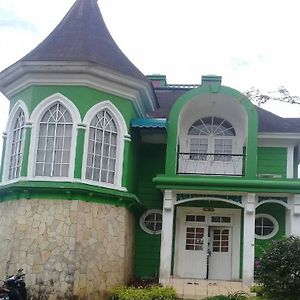 Villa Kota Bunga Vinca 芝巴纳斯 Exterior photo