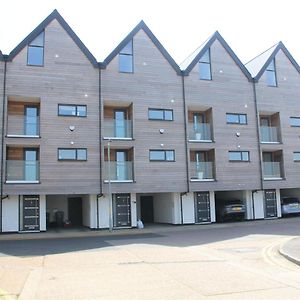 Modern **Pet Friendly** 3 Bed Beach View Town House Near Dover ,Canterbury ,Folkestone And 海斯 Exterior photo