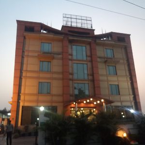 Amaya Hotels 巴雷利 Exterior photo