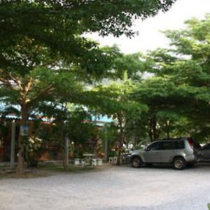 Sinaree Bansuan Resort 班武里府 Exterior photo
