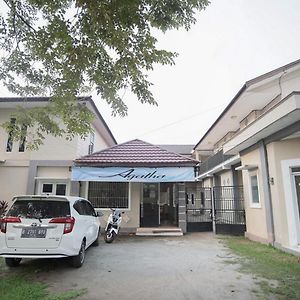 红多兹酒店-近帕朗卡拉亚邦达朗科希尔 Exterior photo