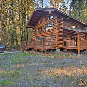 Custom Riverfront Log Home Near Stevens Pass! Gold Bar Exterior photo