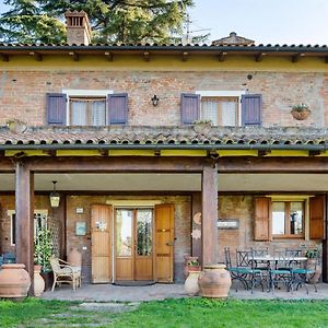 Beautiful Holiday Home In Castiglione Del Lago With Garden Exterior photo