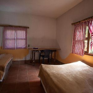 Hostal Checruz, Todos Santos Cuchumatan 韦韦特南戈 Exterior photo