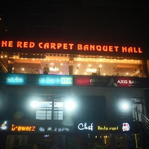 戈勒克布尔 Red Carpet酒店 Exterior photo