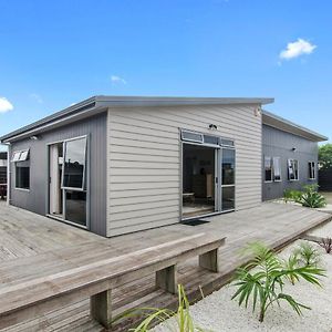 Beauty On Bream Bay - Ruakaka Holiday Home Exterior photo