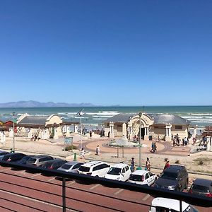 At The Beach - Muizenberg 开普敦 Exterior photo