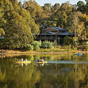 Burekup Evedon Lakeside Retreat酒店 Exterior photo